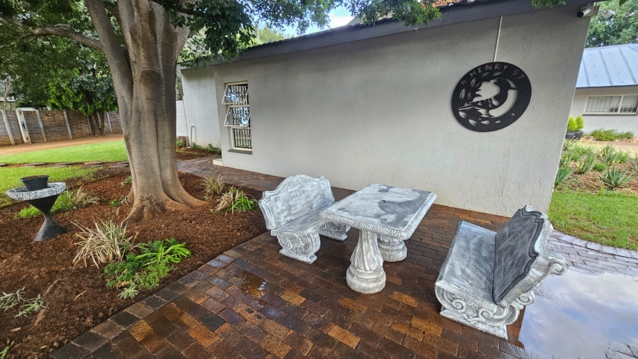 8 Bedroom Property for Sale in Irene Park North West